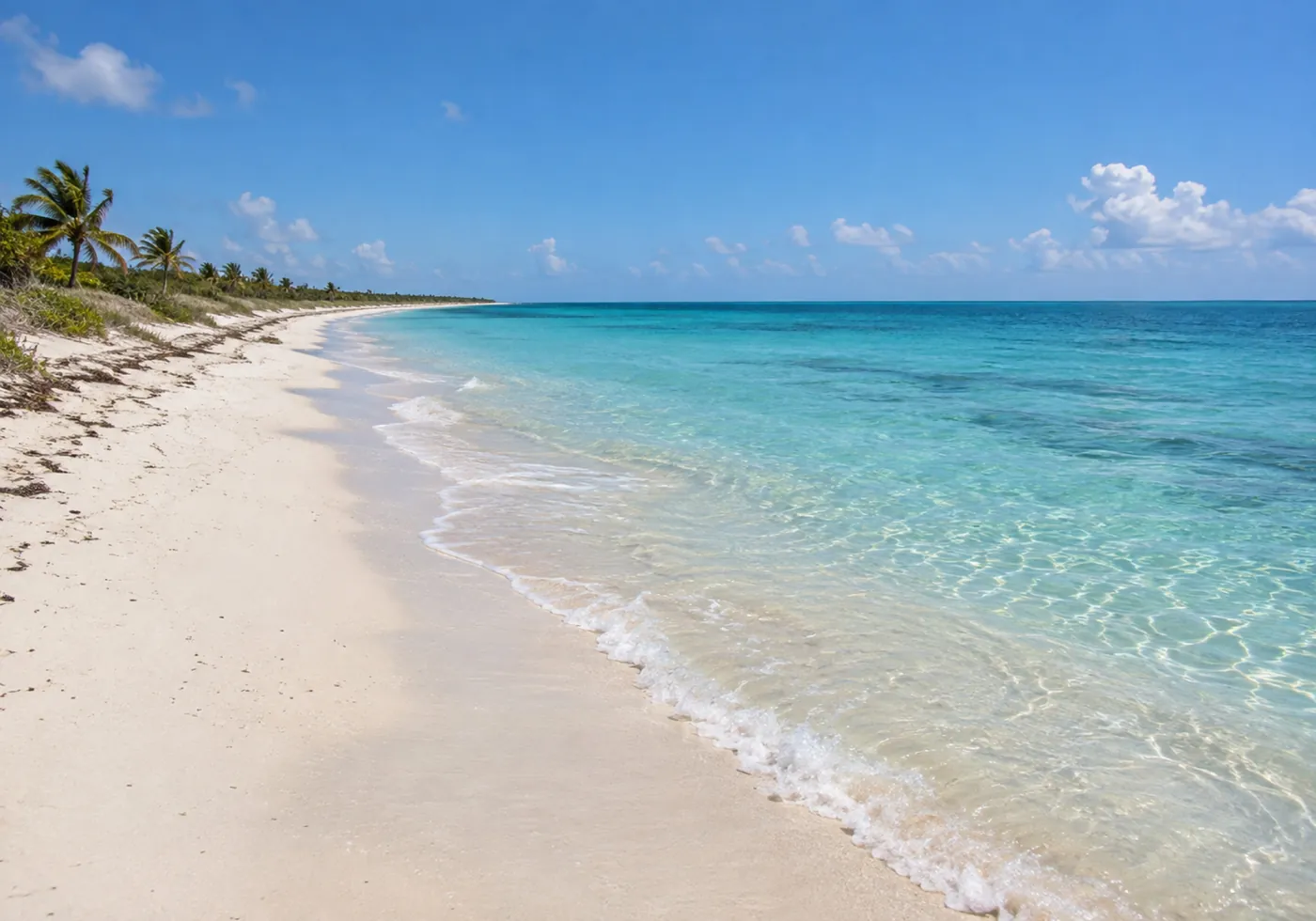 Representación generada con IA de una playa de arena blanca y mar turquesa inspirada en Playa Mujeres